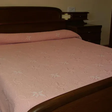 Restaurante A Nosa Terra 招待所 圣地亚哥－德孔波斯特拉